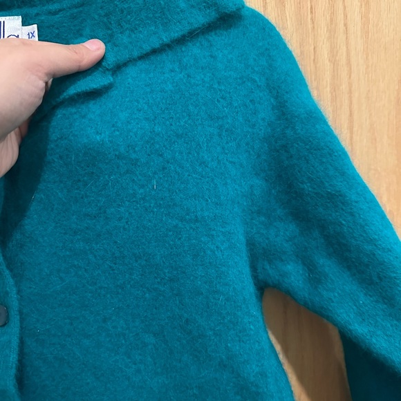 Rabbit hair cropped sweater. Fit small. Size 2 - Picture 2 of 3